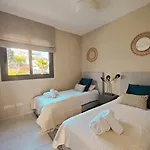 Luxury Golf & Private Garden Apartment *