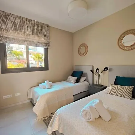 Luxury Golf & Private Garden Apartment *