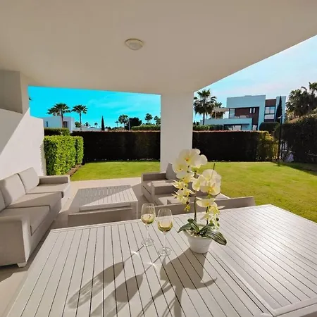Luxury Golf & Private Garden