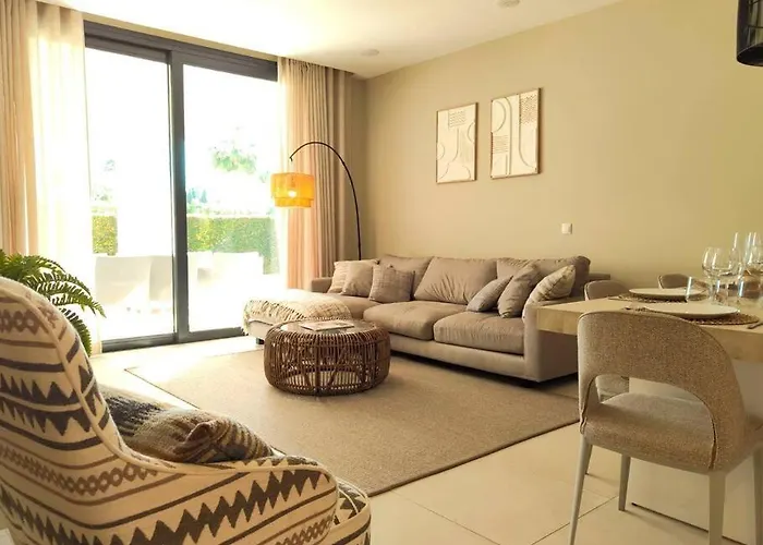 Luxury Golf & Private Garden