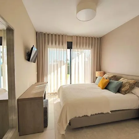 Luxury Golf & Private Garden Apartman